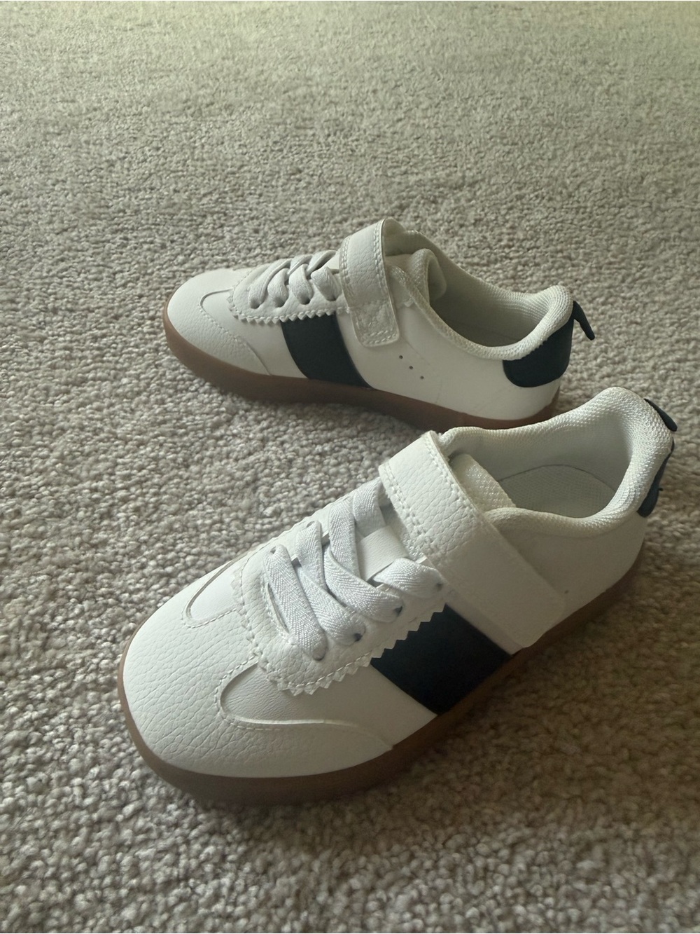 Toddler Girls (size 9) White and Black Casual Sneakers